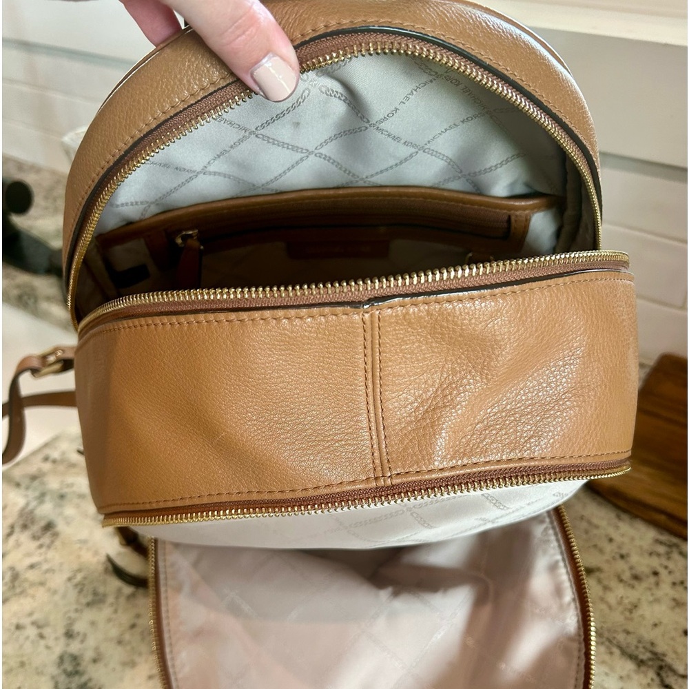 Michael Kors Rhea medium backpack - Picture 3 of 4